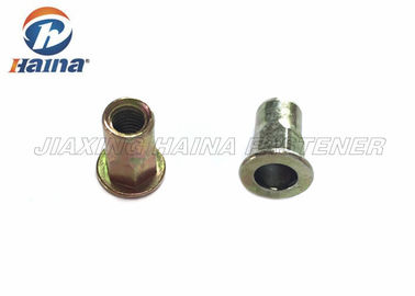 เหล็กกล้าคาร์บอน 4.8 6.8 ครึ่ง Hex สีเหลืองสังกะสีชุบตาบอด Rivets Nuts