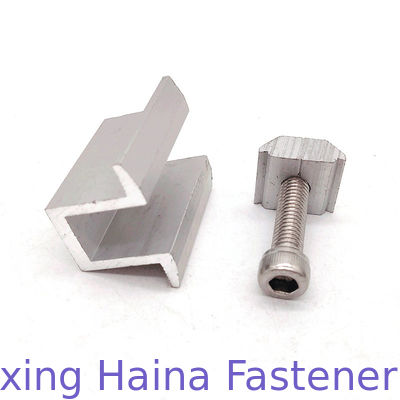 แผงโซลาร์เซลล์ยึดอะลูมิเนียมกลางพร้อมสกรูหัวจมหกเหลี่ยม